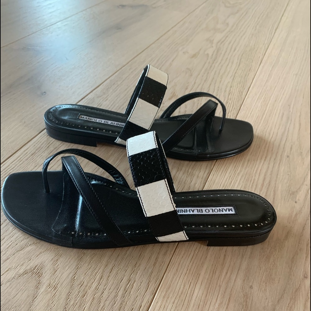 Manolo Blahnik Susaperf Flat Sandal